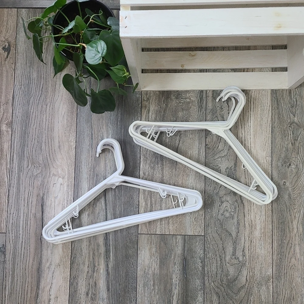 20 White Plastic Hangers | Closet Organizing